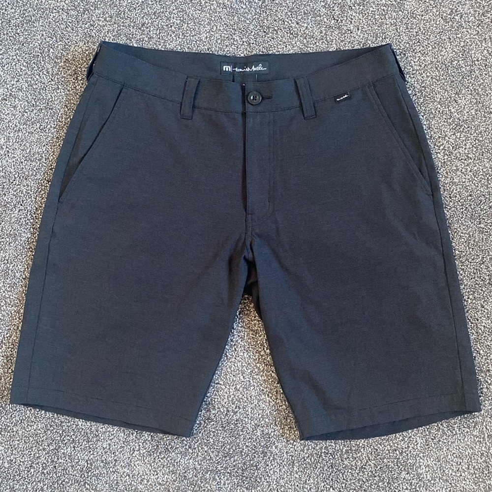 TravisMathew Men’s Tech Chino Shorts 32W Black